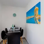 Perfect Location, Cosy 1br