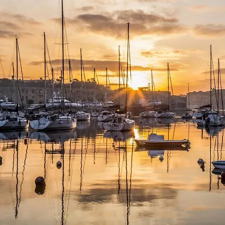 Perfect Location, Cosy 1br